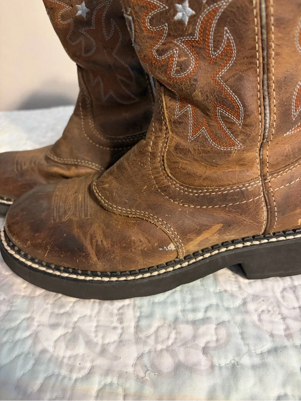 Ariat Chestnut Leather Round Toe Western Cowgirl Boots with Stars